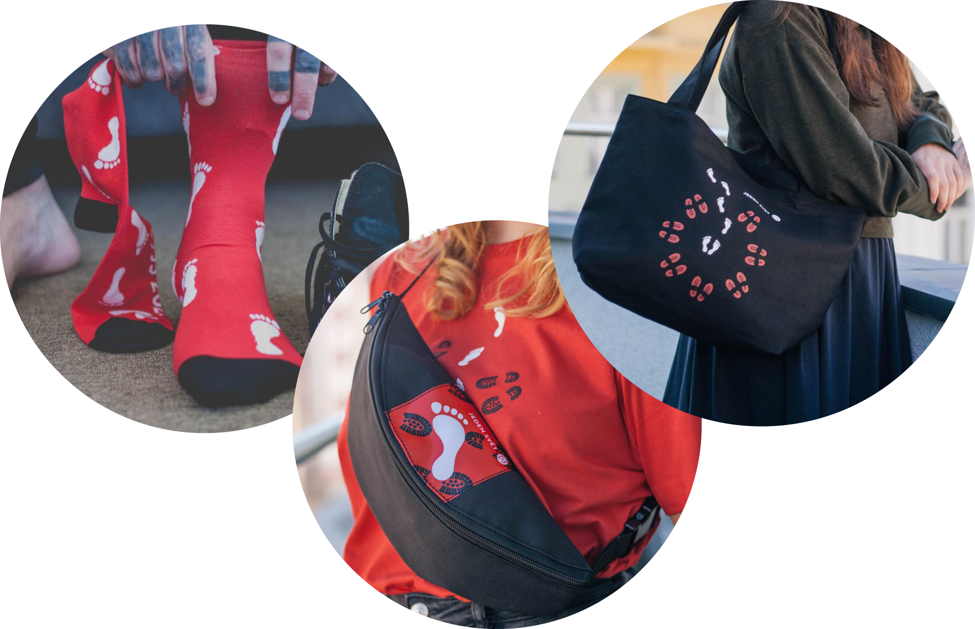 Grafický baner. Tři kruhy na obrázku a v každém z nich je fotka jednoho merche festivalu. V jednom kruhuz je foto ponožek, ve druhém je foto ledvinky a ve třetím je foto tašky přes rameno. Na každém předmětu je graficky ztvárněn vizuál festivalu, tedy otisk nohy nebo otisk kanady.