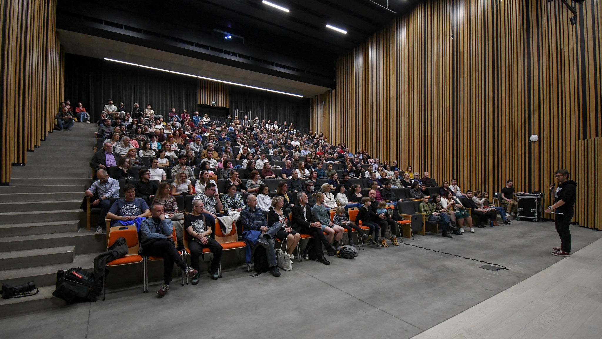 Filmový sál plný diváků